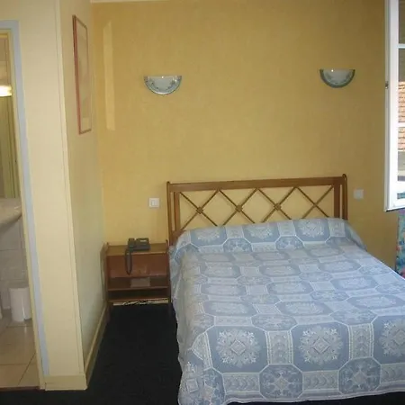 Hotel De La Cloche Sp Reims
