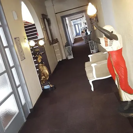 Hotel De La Cloche Sp Reims