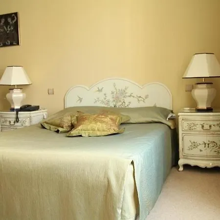 De La Cloche Sp Hotel